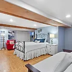 Charming Coeur D\'Alene Vintage Family Cottage