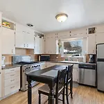 Charming Coeur D\'Alene Vintage Family Cottage