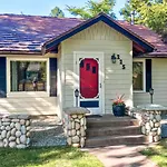 Charming Coeur D\'Alene Vintage Family Cottage