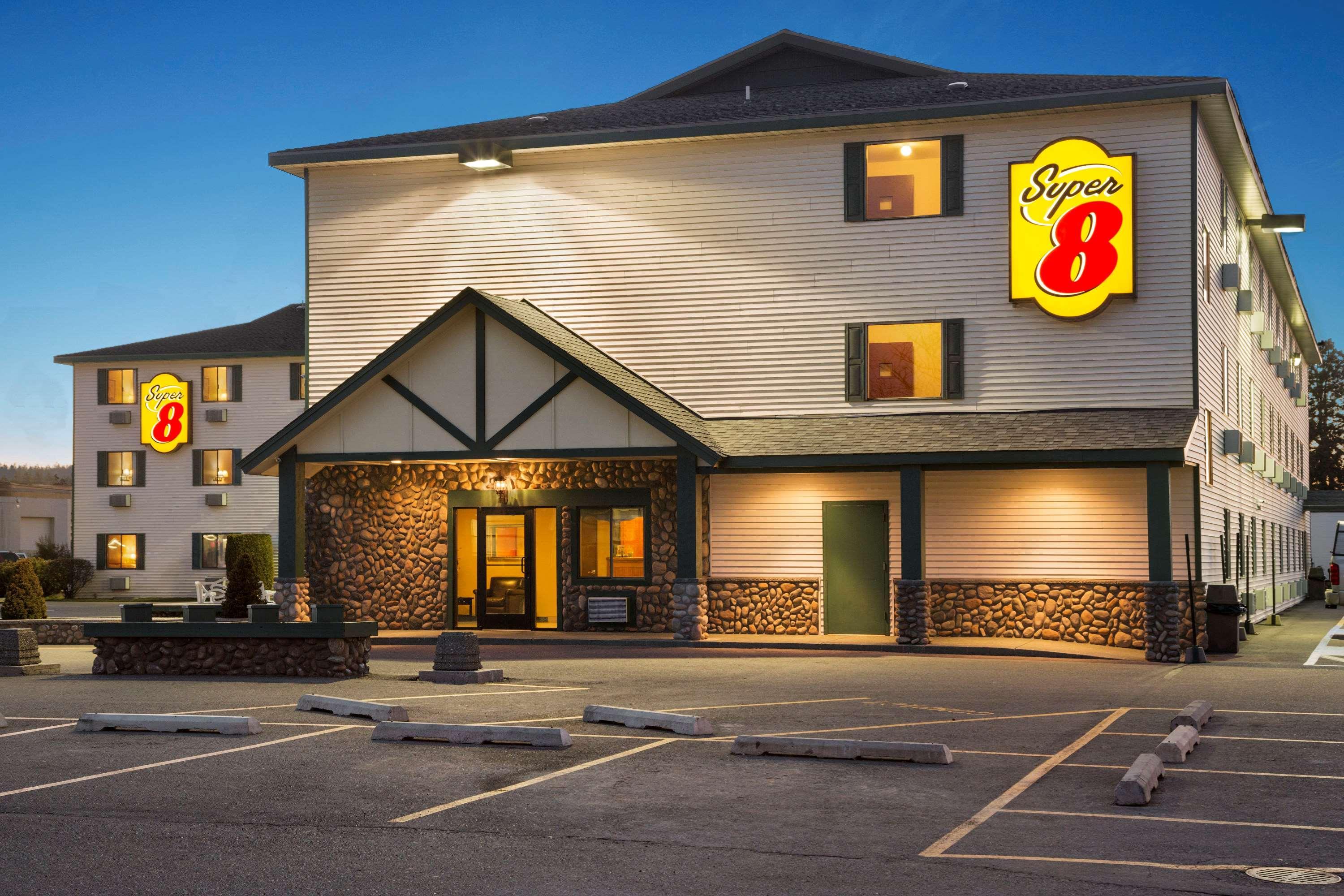 Super 8 By Wyndham Motel