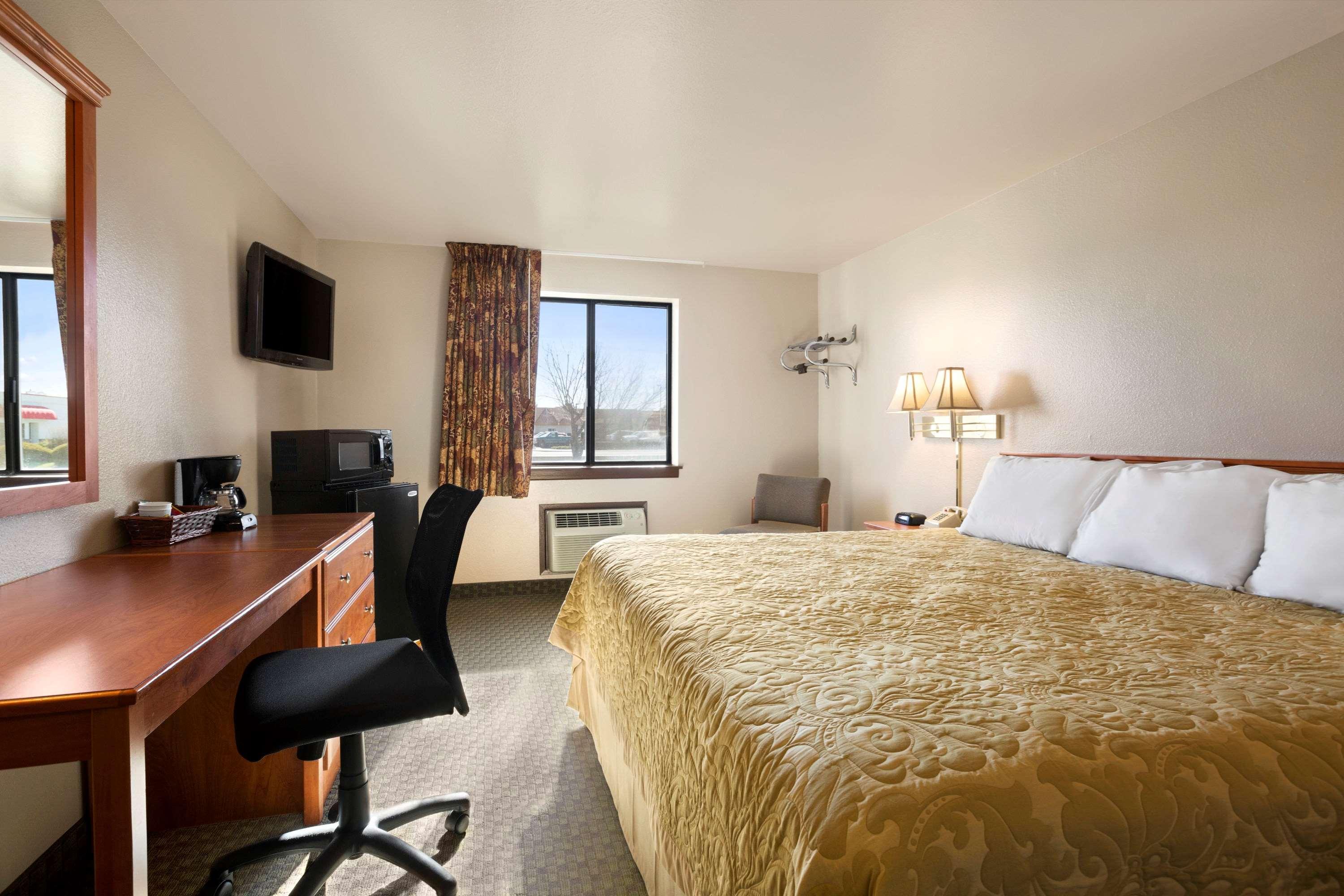 Super 8 By Wyndham Motel