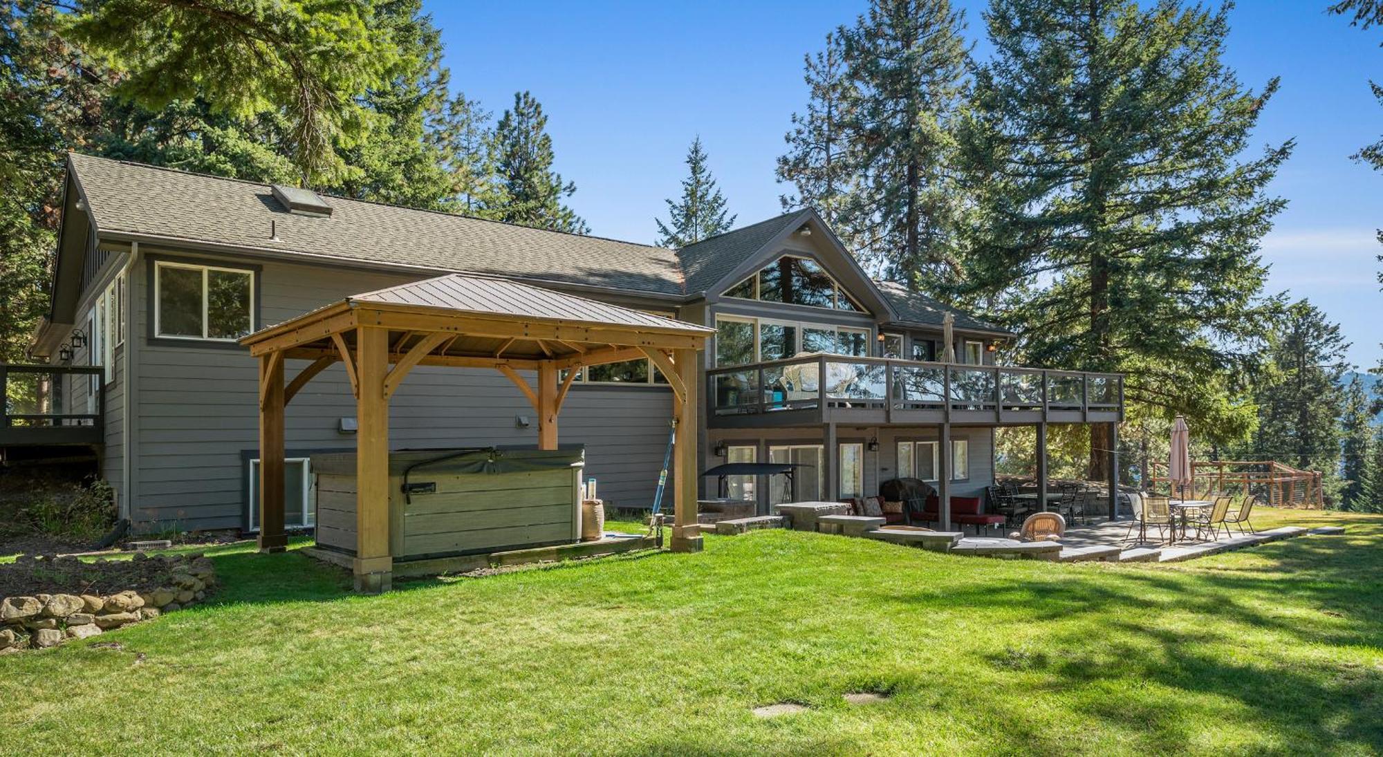 4br 3 And Half Bath With Whirlpool And Playground For 14 Guests Coeur d'Alene