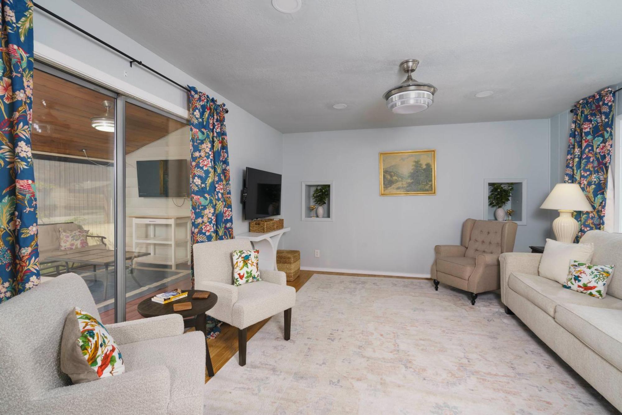 Upscale Heated Pool Retreat Near Cda With Hot Tub