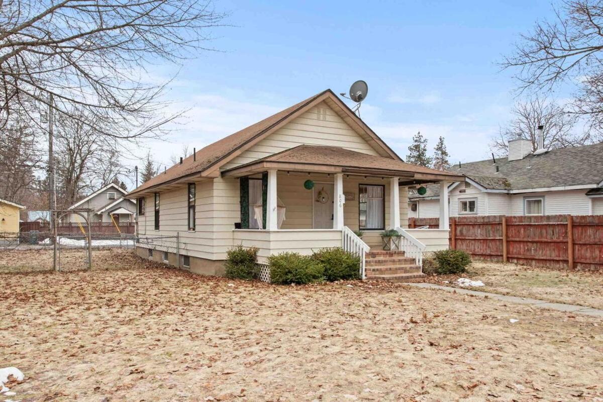 Downtown Boho Retreat- 5 Beds,2 Baths *