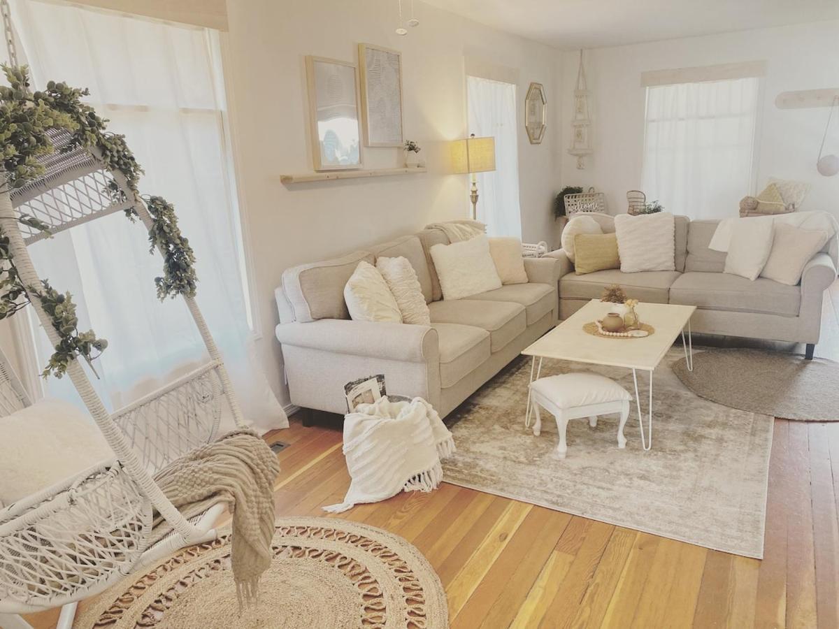 Downtown Boho Retreat- 5 Beds,2 Baths Holiday home *