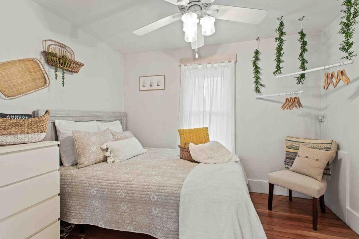 Downtown Boho Retreat- 5 Beds,2 Baths Holiday home Coeur d'Alene