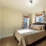 Comfy Quiet House By Downtown