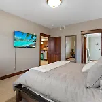 Elegant 2Br Condo In Riverstone