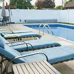 Upscale Heated Pool Retreat Near Lake Cda With Hot Tub