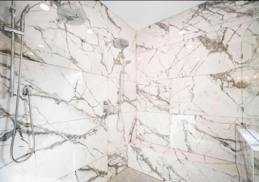 New Custom Front With Jacuzzi *