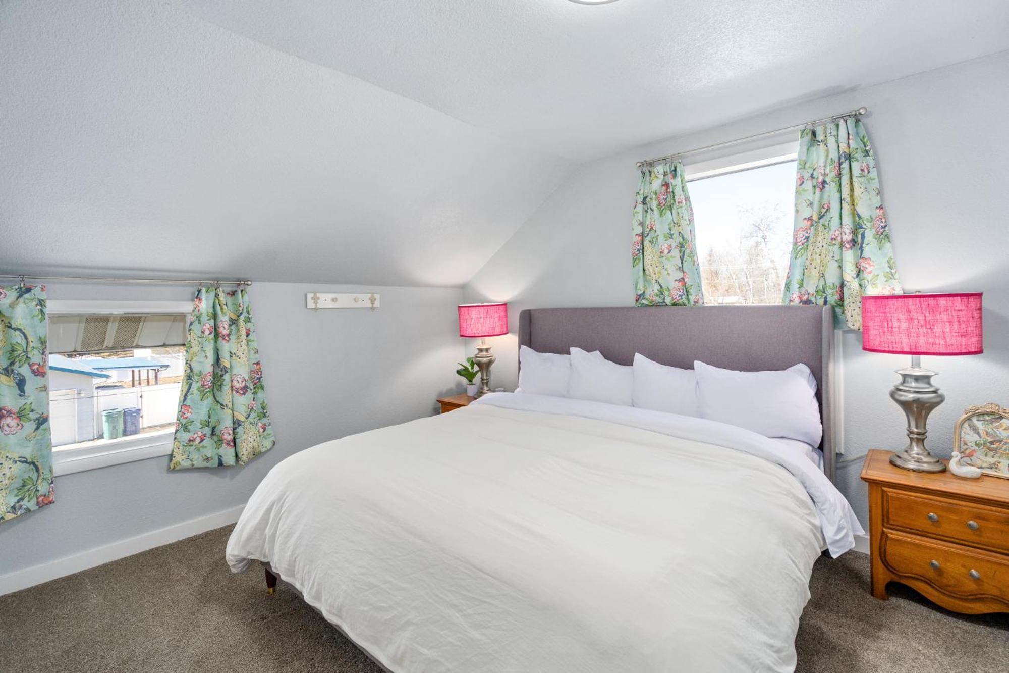 Upscale Heated Pool Retreat Near Cda With Hot Tub Holiday home *