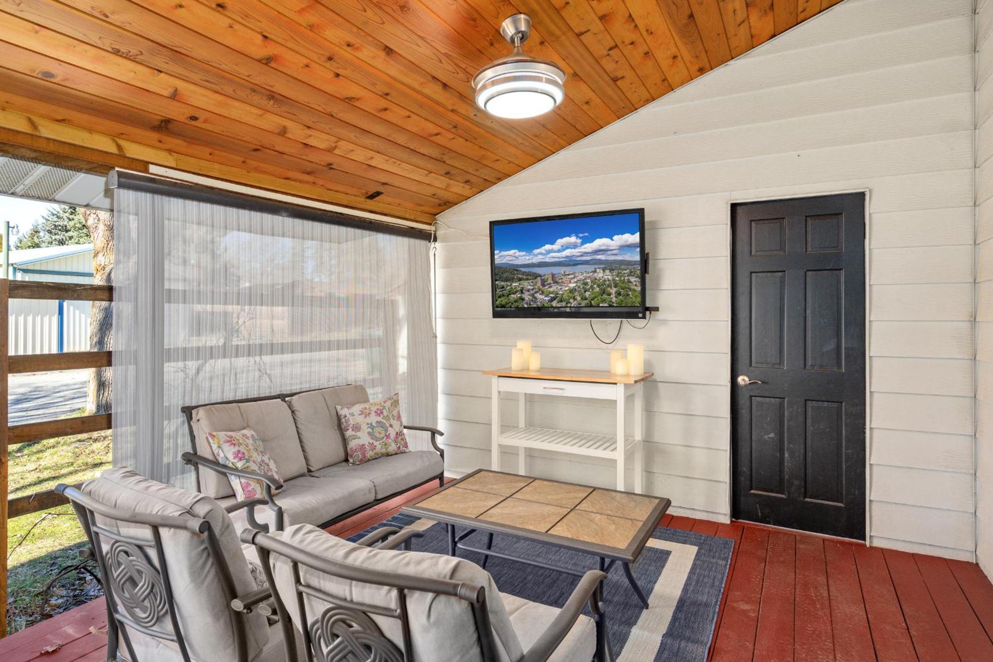 Upscale Heated Pool Retreat Near Cda With Hot Tub