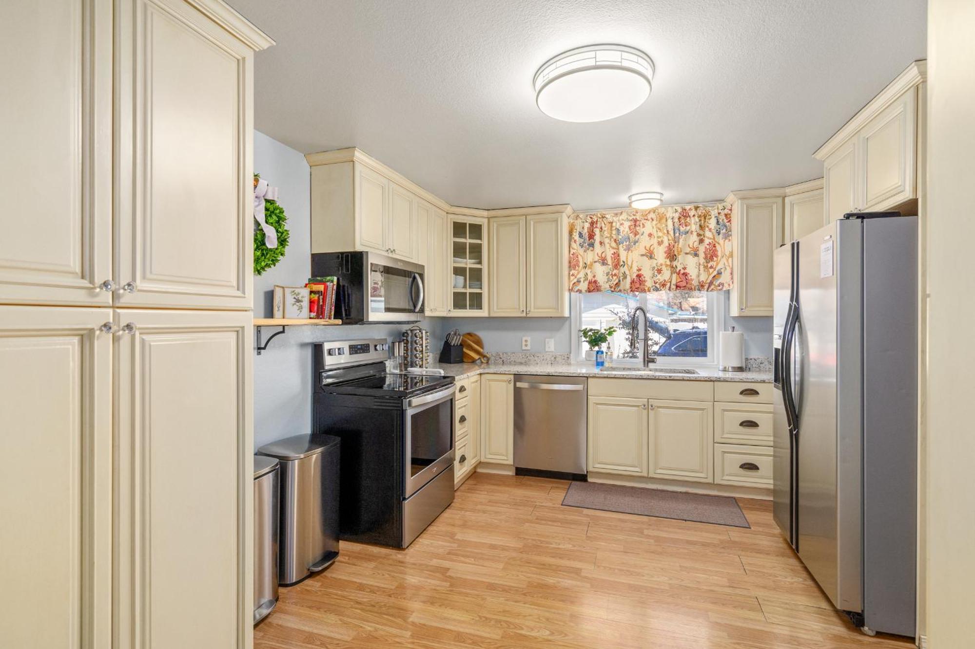 Upscale Heated Pool Retreat Near Cda With Hot Tub Holiday home Coeur d'Alene