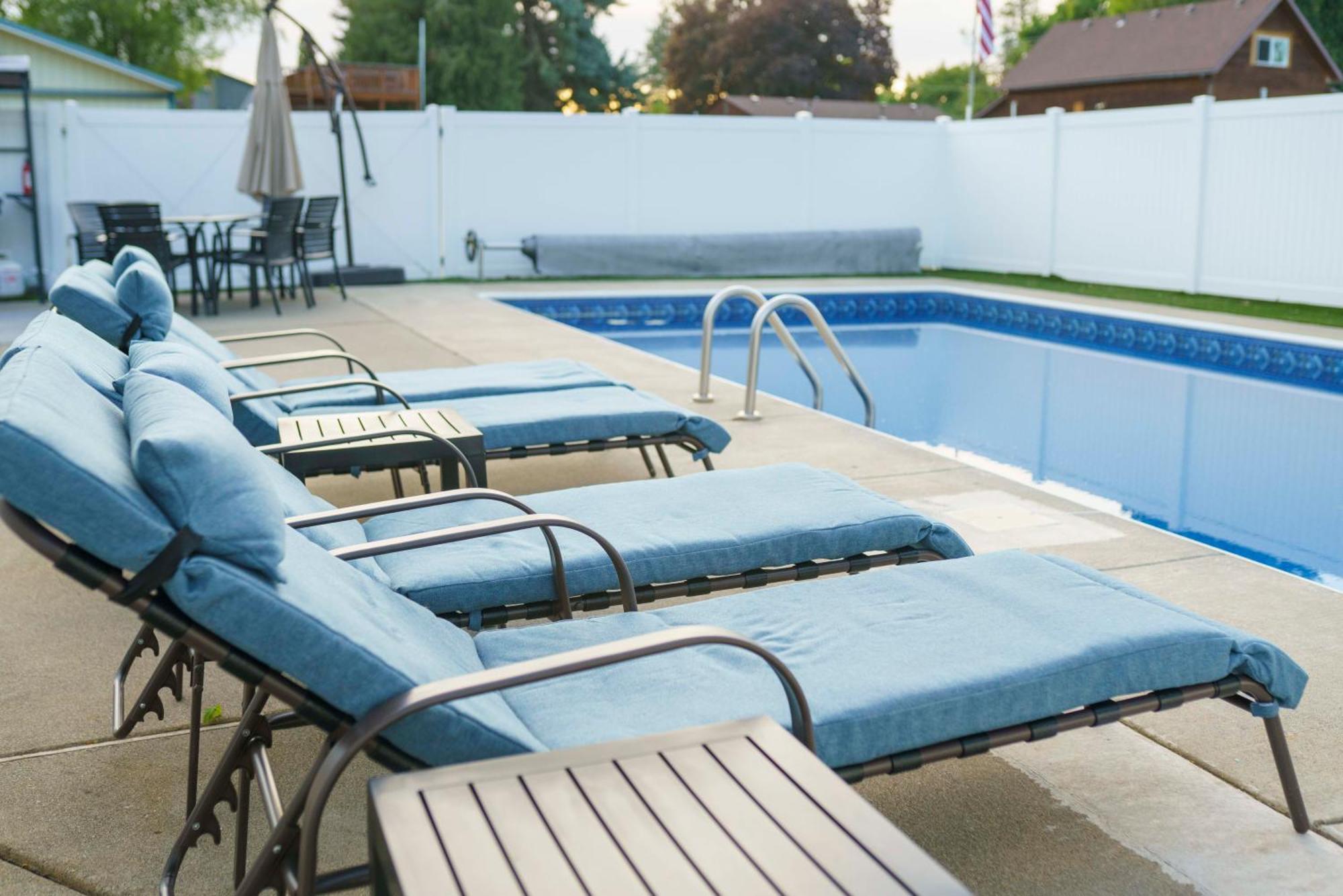 Upscale Heated Pool Retreat Near Cda With Hot Tub Coeur d'Alene